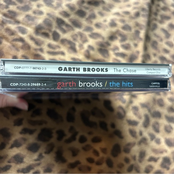 Garth Brooks CD Lot: The Hits (1994) & The Chase (1992) 🎶 - Picture 10 of 10